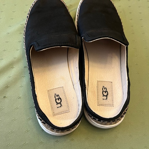 UGG Women’s Black Leather Slip-Ons size 9 - Picture 4 of 5